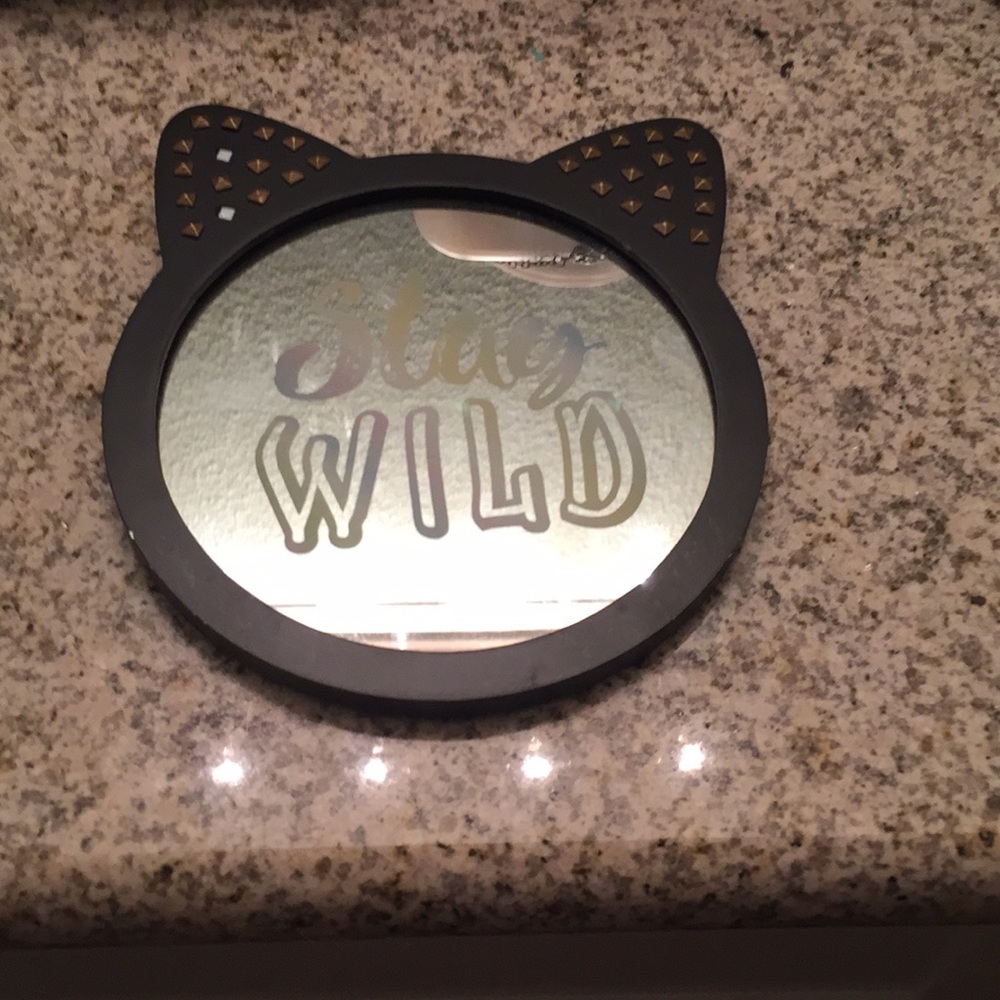 Cat mirror